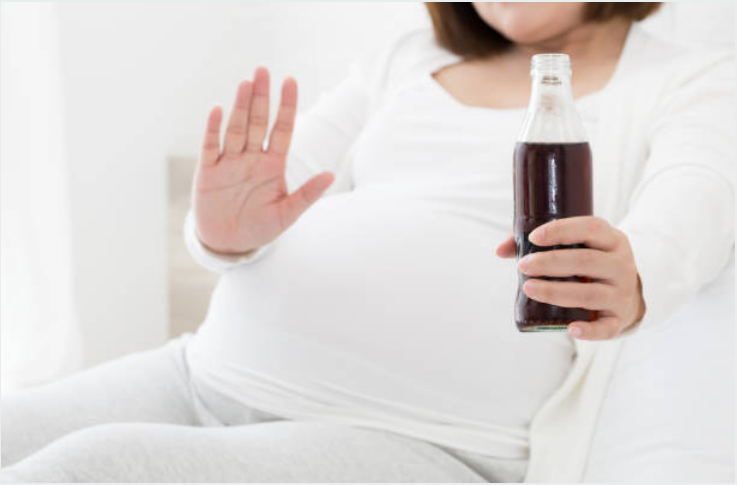 Uống nước ngọt trong thai kỳ có thể tăng nguy cơ mắc bệnh hen suyển cho bé